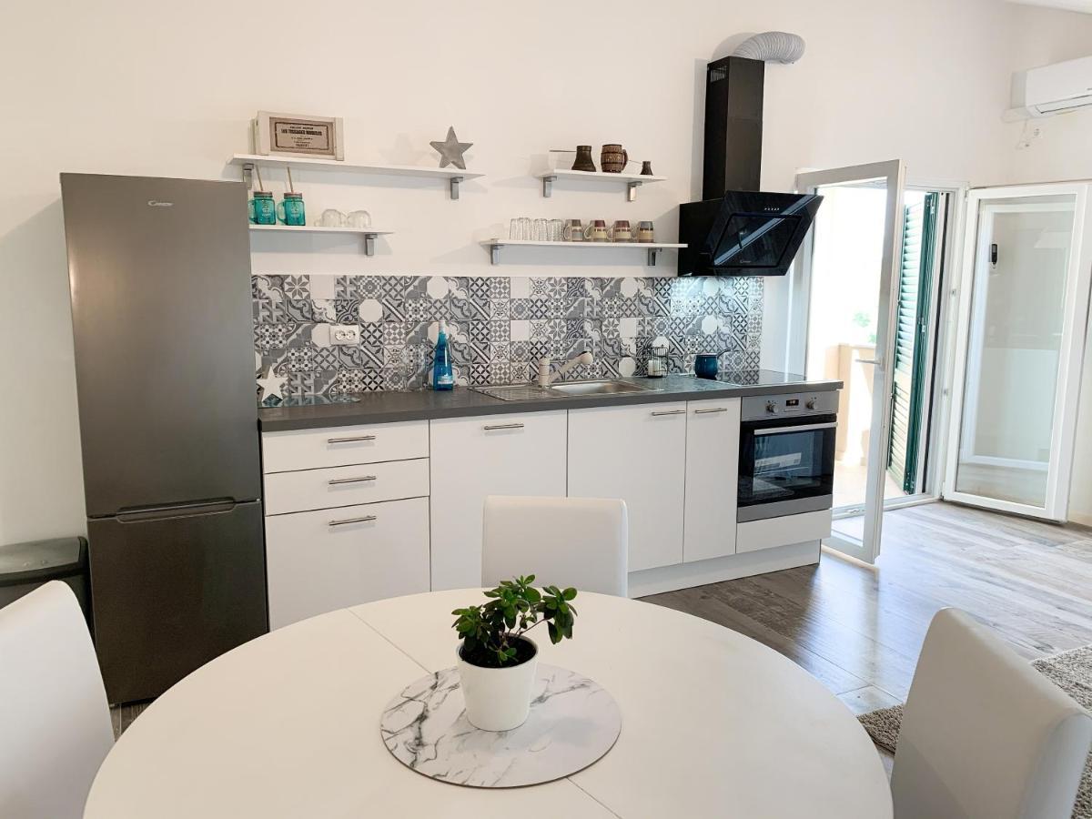 Apartmani Carnizza Ražanac Eksteriør billede