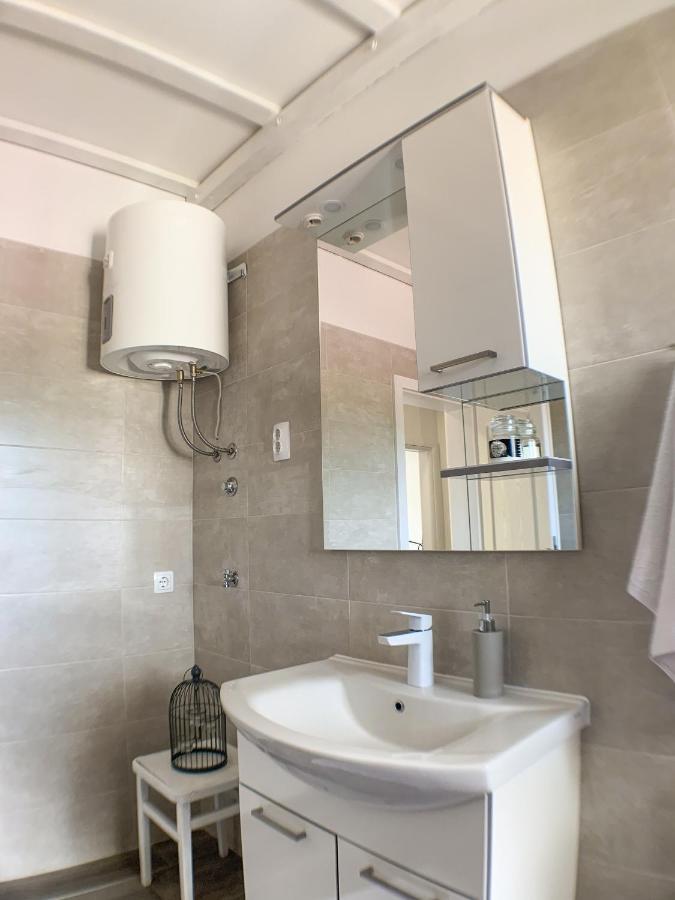 Apartmani Carnizza Ražanac Eksteriør billede