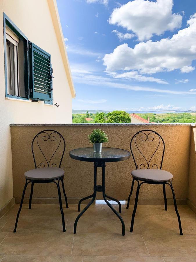 Apartmani Carnizza Ražanac Eksteriør billede