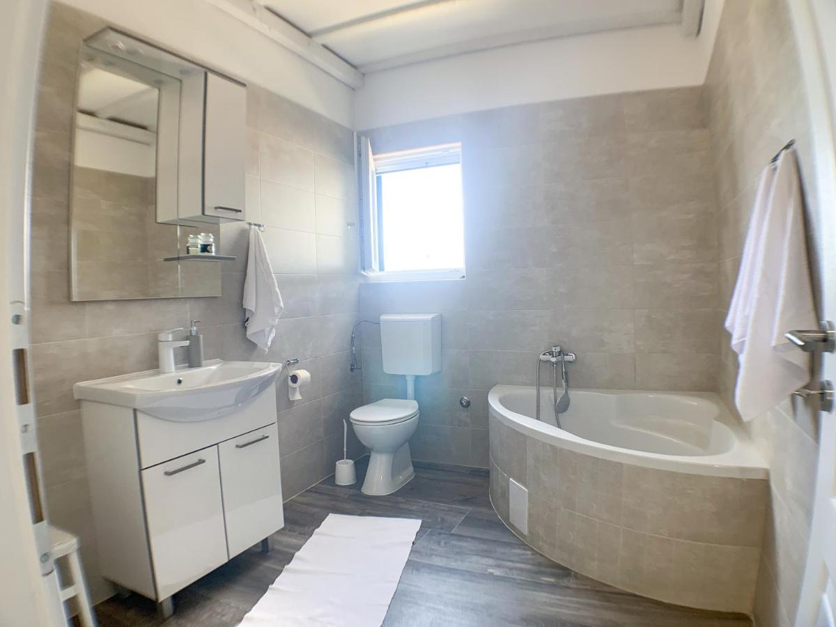 Apartmani Carnizza Ražanac Eksteriør billede